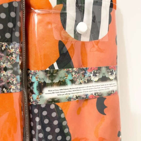 Curious By Cynthia Rowley Halloween Easy Care Tablecloth and Set of 6 Napkins - Picture 7 of 16